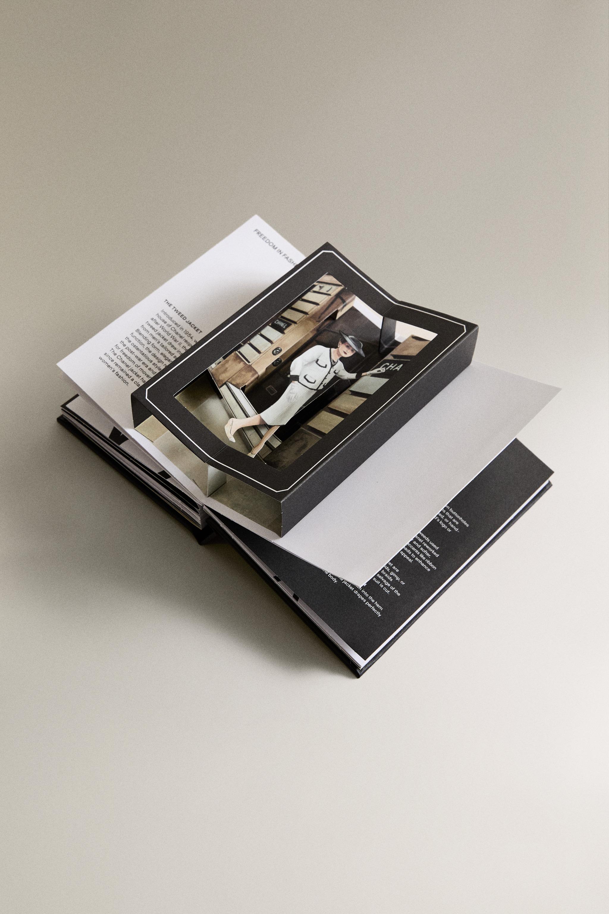 LIVRE FASHION UNFOLDED "POP UP" (ANGLAIS)